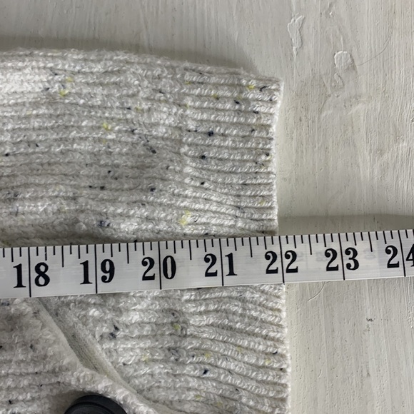 T24 Yet Again white Cowl neck sweater with asymmetrical large brown buttons - Picture 11 of 11